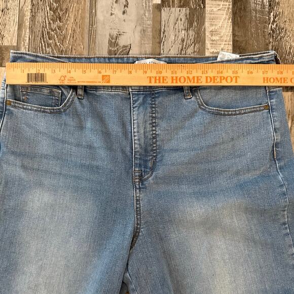 Social Standard High Rise Crop Straight Leg Jeans Plus Sz 16 Raw Hem Light Wash - Picture 13 of 13